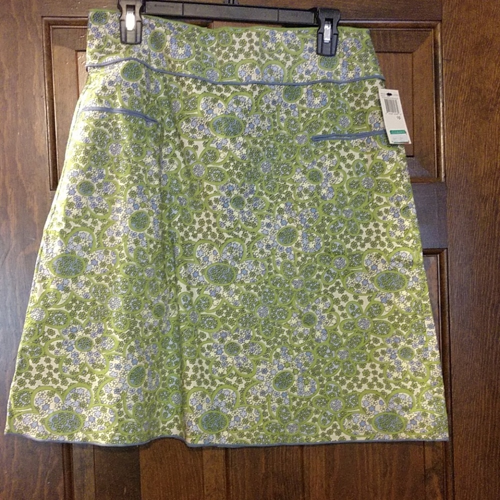 NWT very pretty floral skirt.